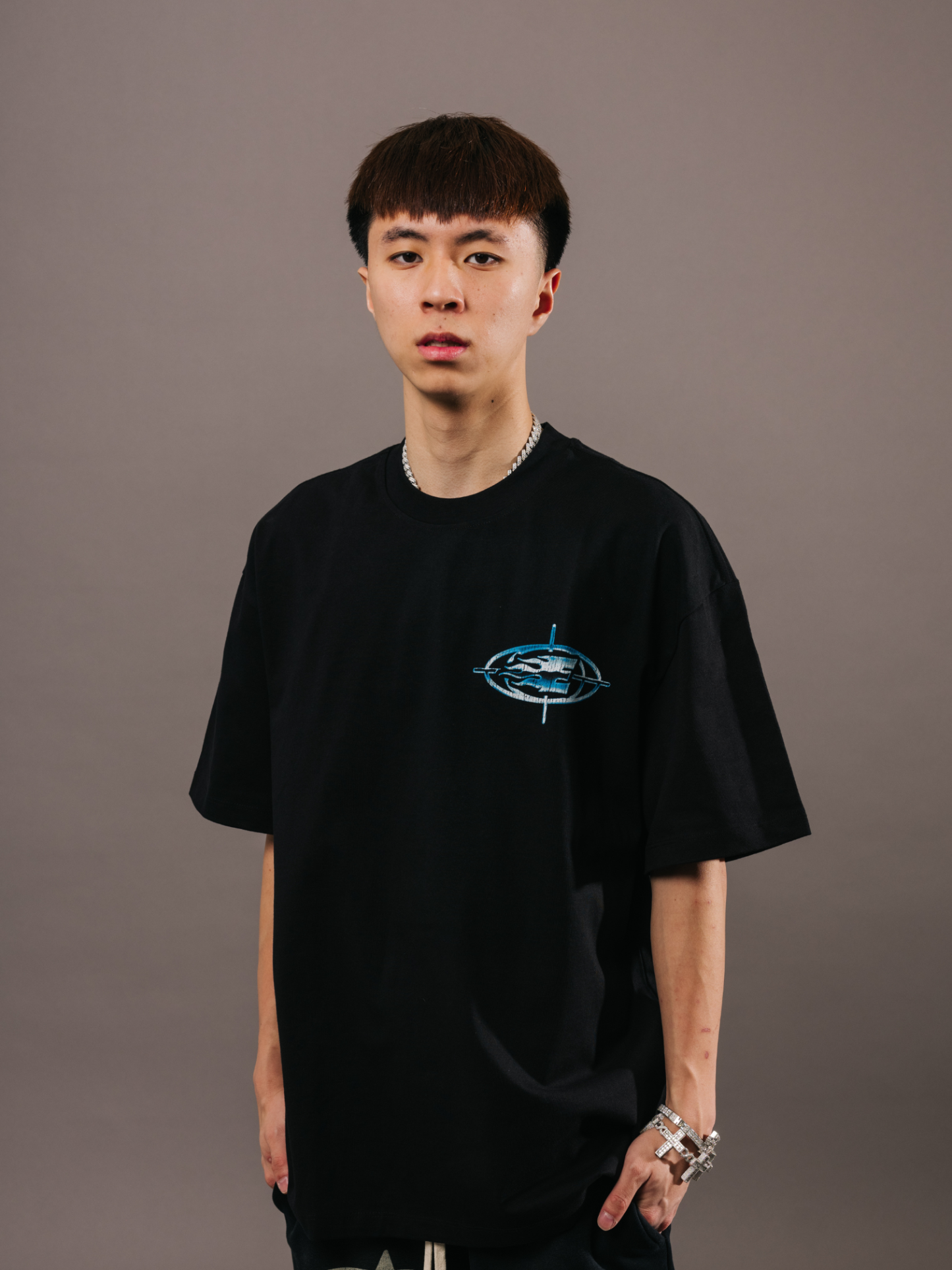 EXCLUSIVE CLUB BLACK ROUGH WORLD TEE