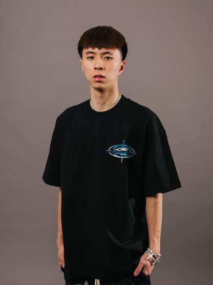 EXCLUSIVE CLUB BLACK ROUGH WORLD TEE