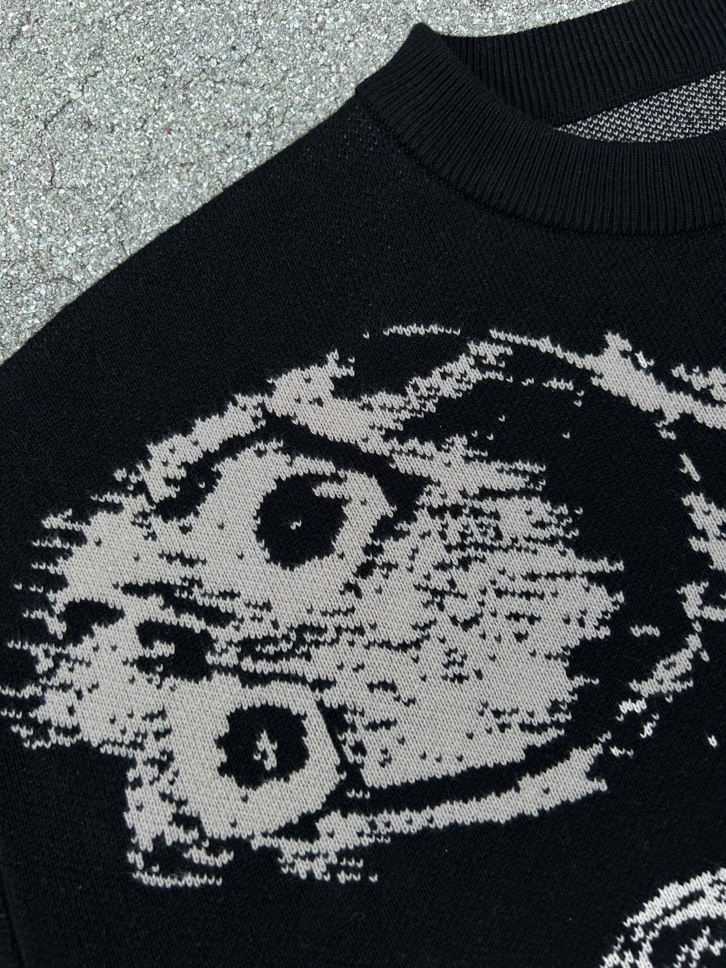 "Rumbling" Knit Black