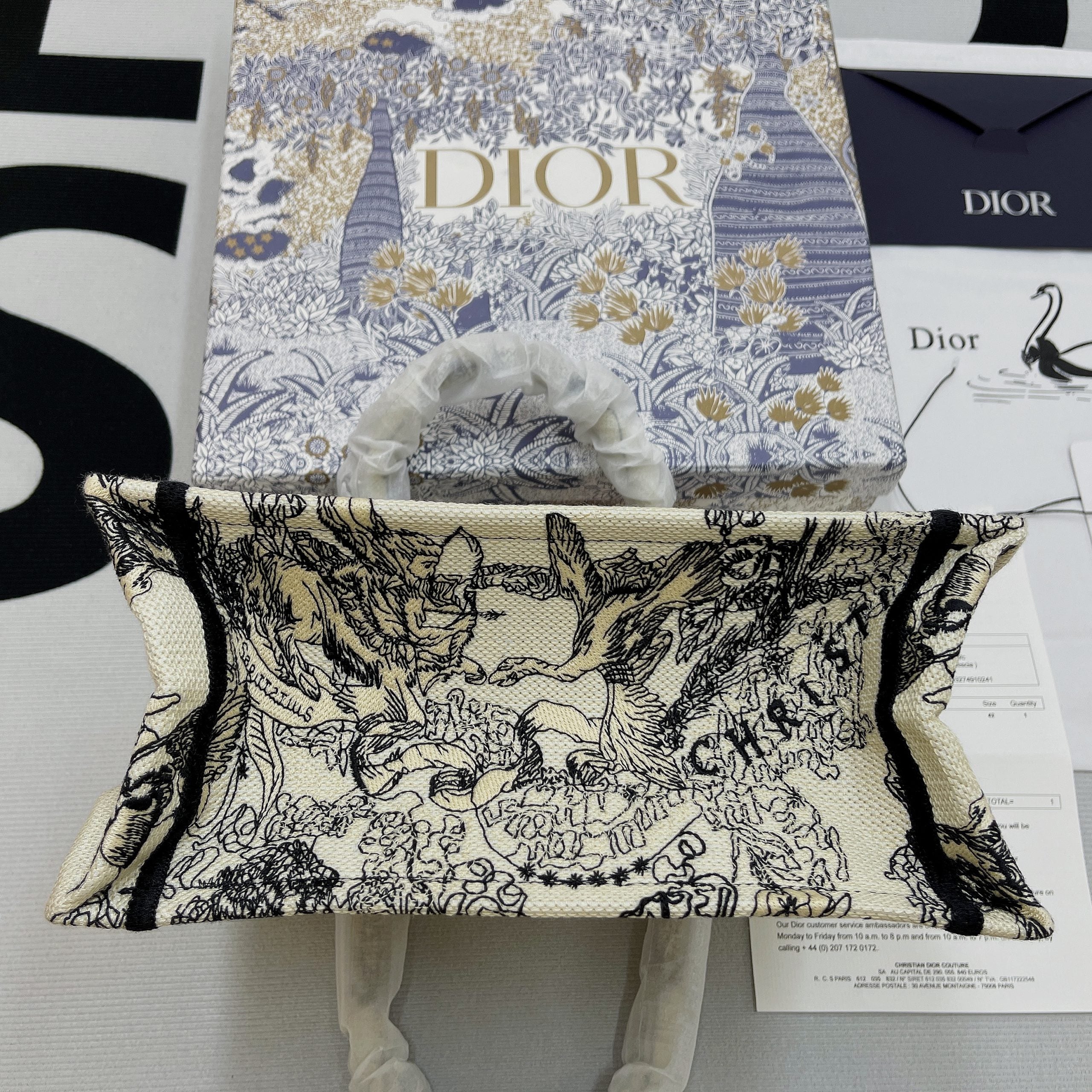 DI Small Book Tote White, For Women, Women’s Handbags 26.5cm/10.5in CD M1265ZRHZ_M941