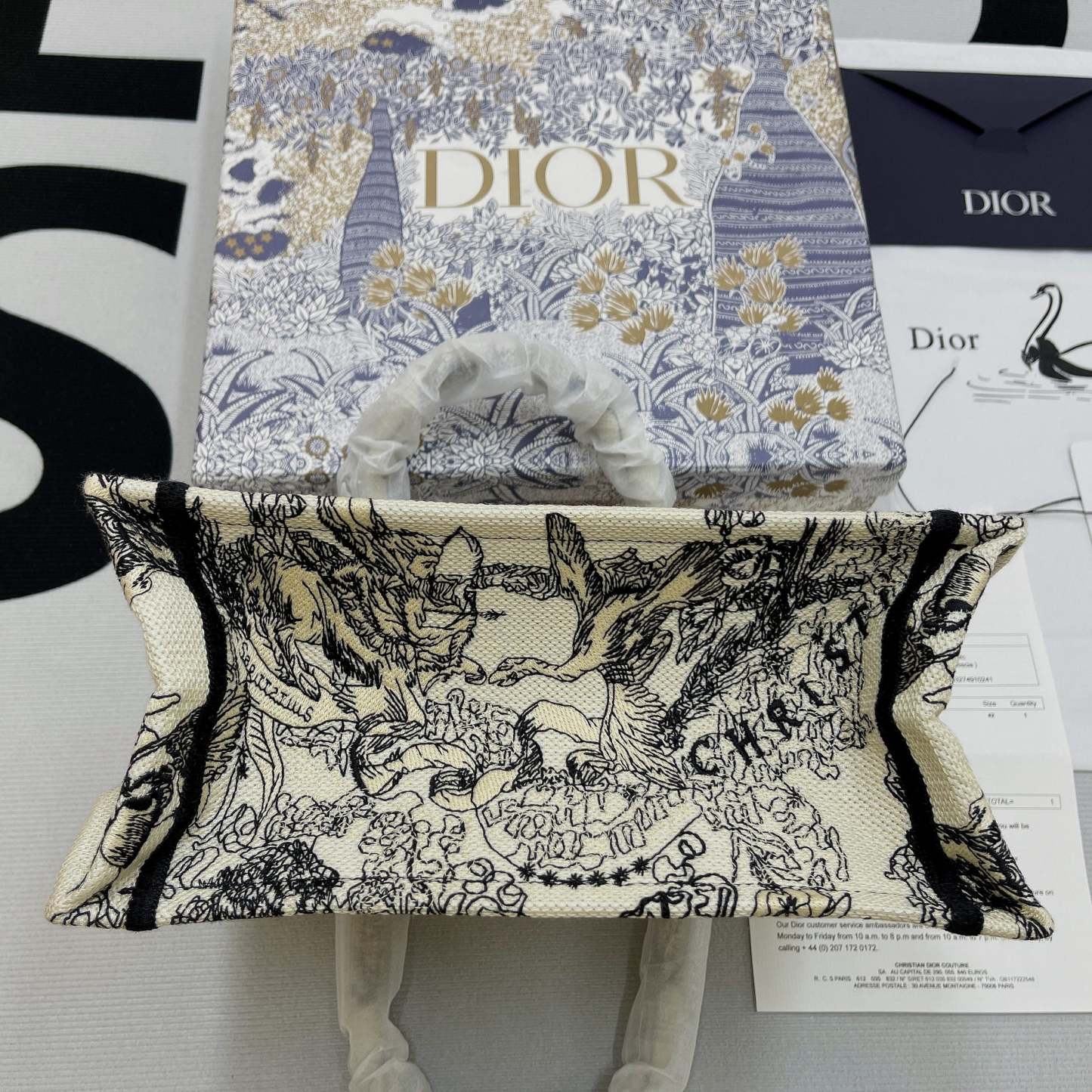DI Small Book Tote White, For Women, Women’s Handbags 26.5cm/10.5in CD M1265ZRHZ_M941