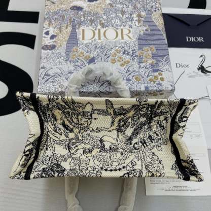 DI Small Book Tote White, For Women, Women’s Handbags 26.5cm/10.5in CD M1265ZRHZ_M941