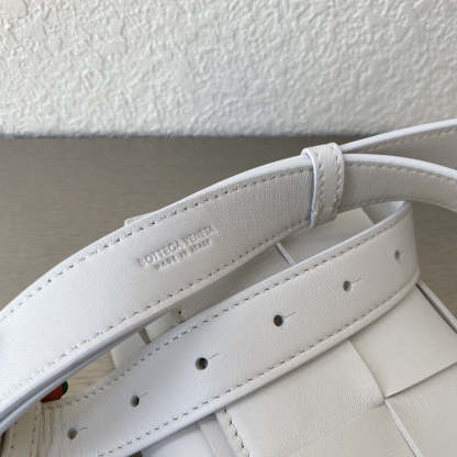 BV Belt Cassette White, For Women, Women’s Bags 7in/18cm 668572VMAY19009