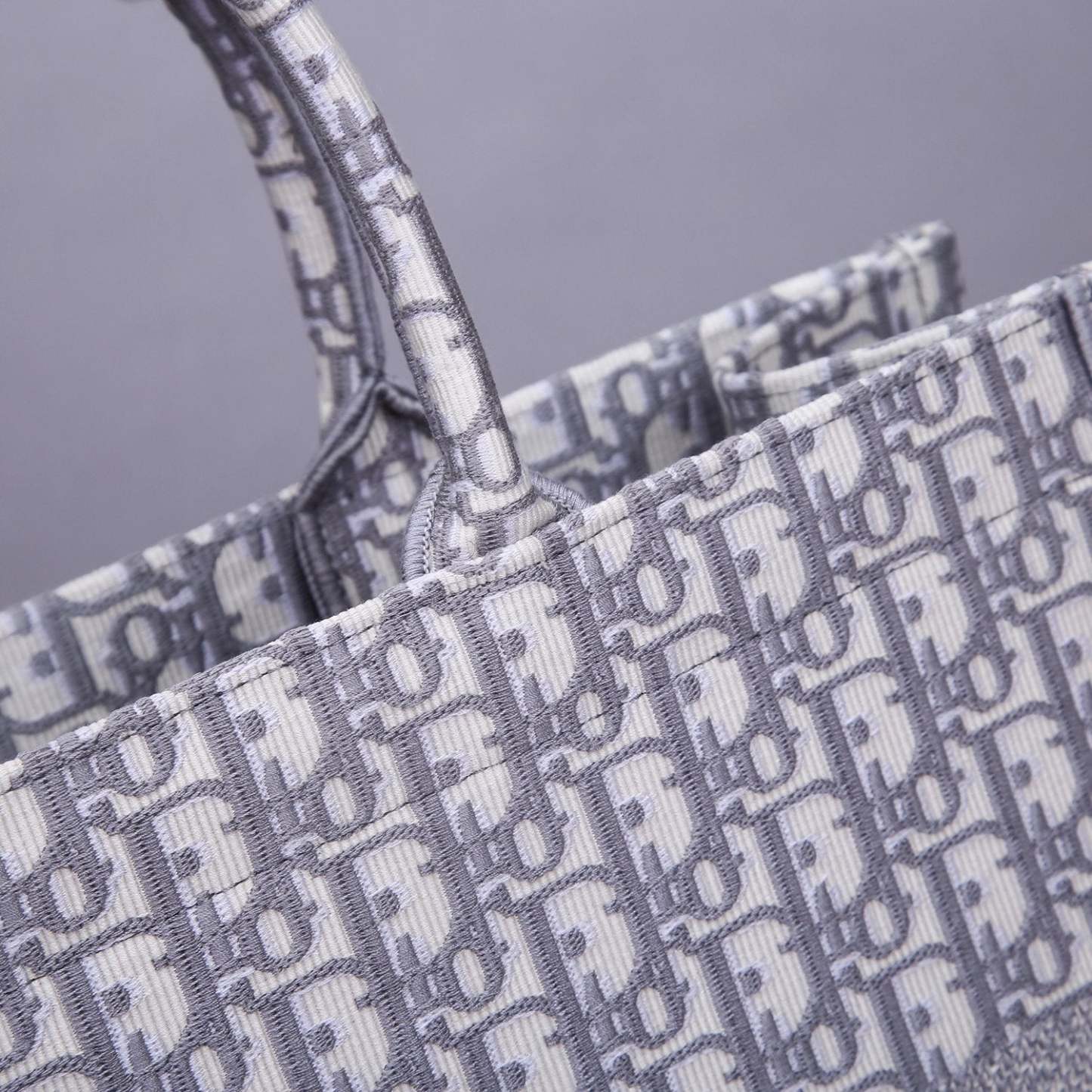 DI Large Book Tote Gray, For Women, Women’s Handbags 16.5in/42cm CD M1286ZRIW_M932