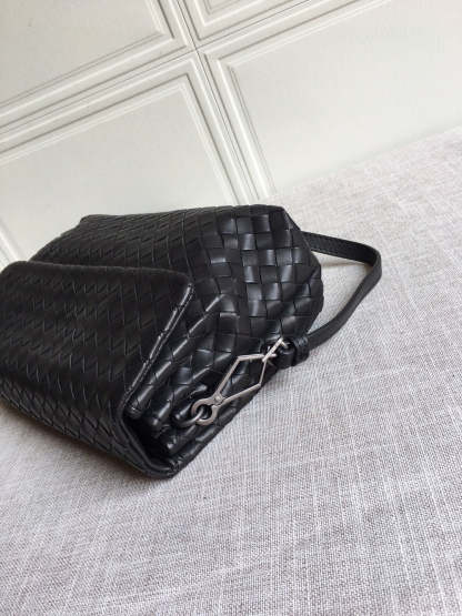 BV Classic Intrecciato Black, For Women, Women’s Bags 8.9in/22.5cm