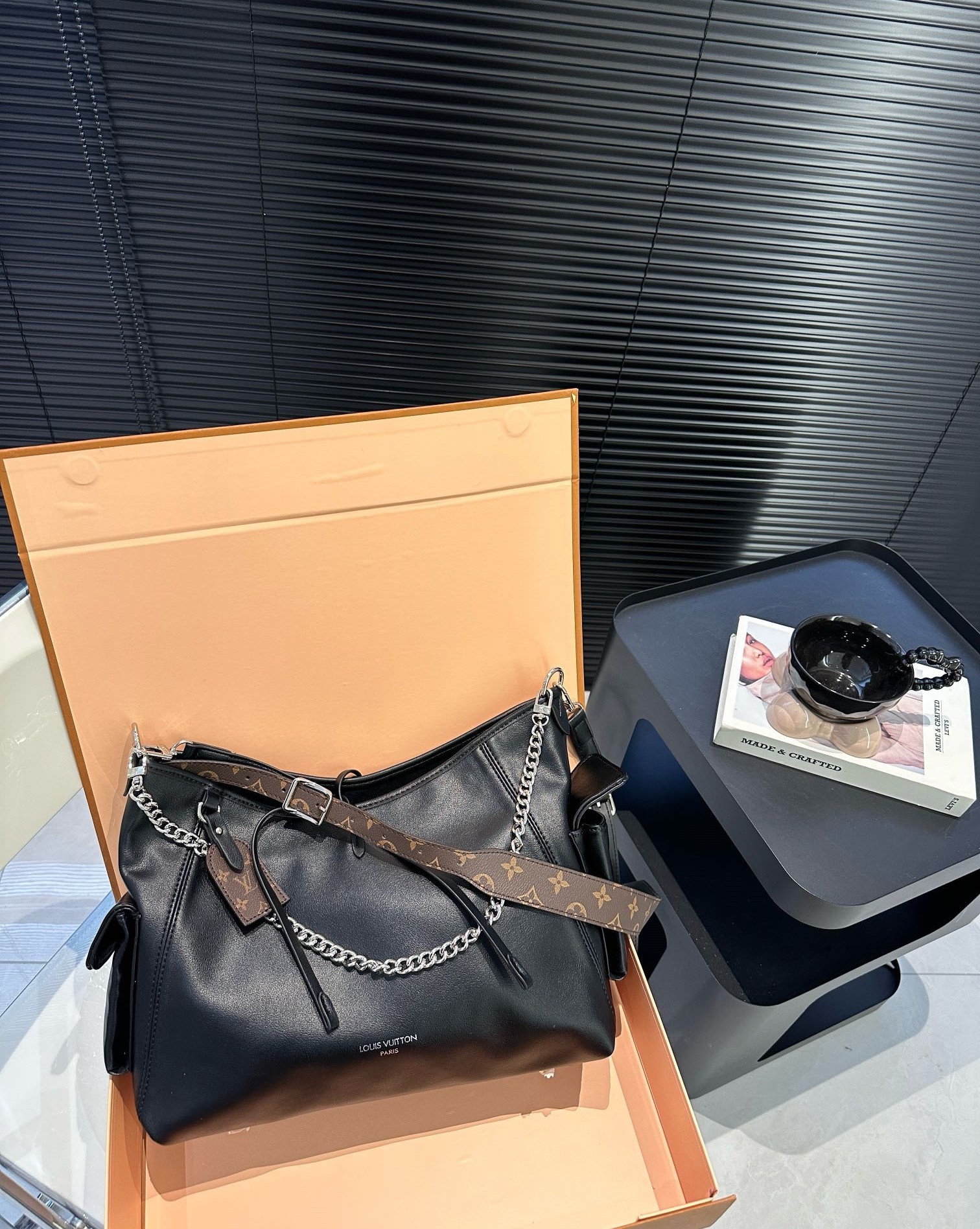 LV CARRYALL CARGO PM BAG BLACK 33CM M24861