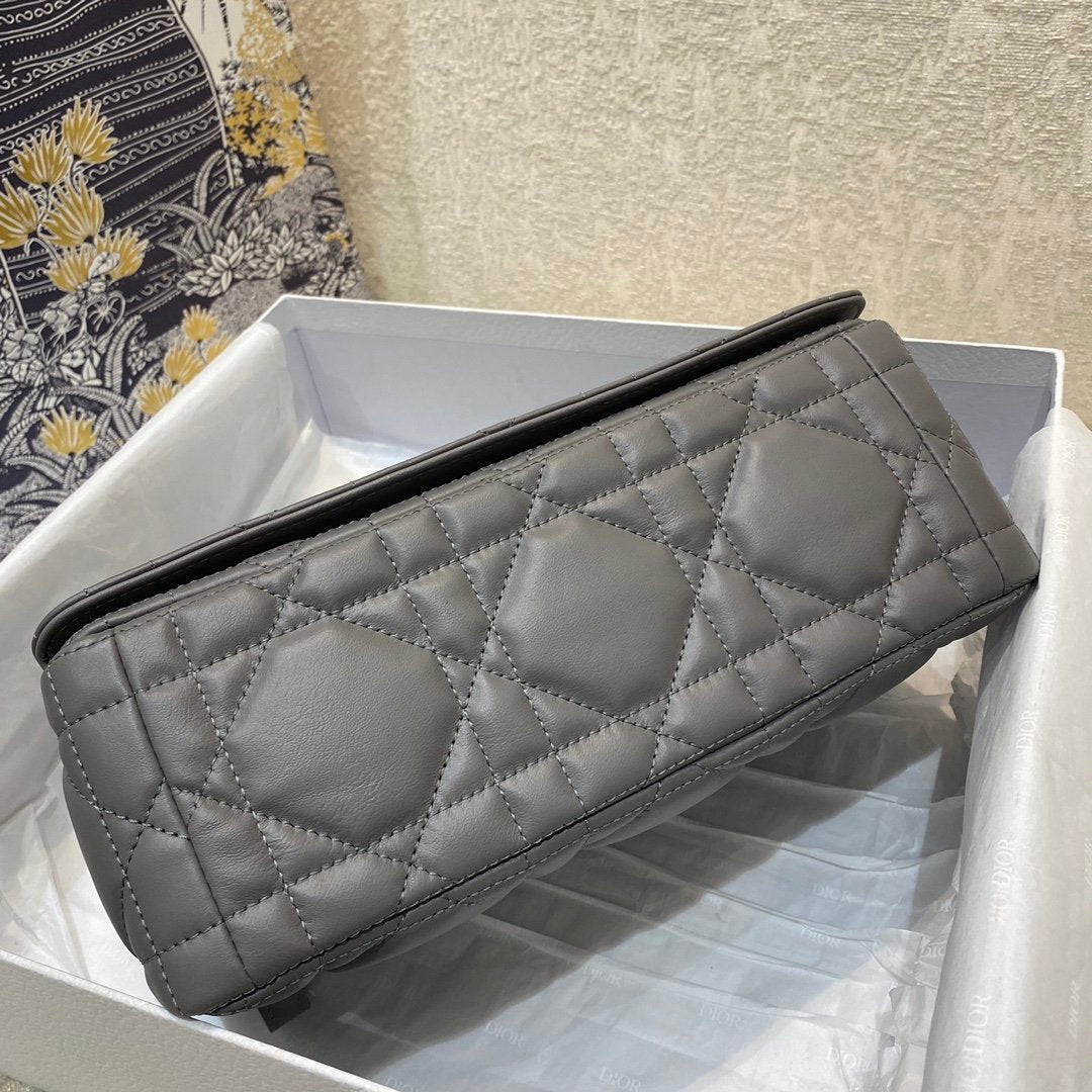 DI Medium Caro Bag Gray Padded Macrocannage, Dark Grey, For Women Women’s Handbags, Crossbody Bags, 25cm CD M9242BNGK_M41G