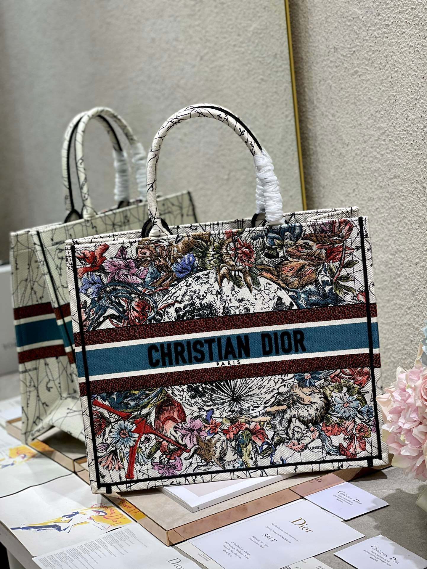 DI Large Book Tote Latte Multicolor Zodiac Embroidery, Latte Multicolor, For Women Women’s Handbags, Shoulder Bags, 42cm CD M1286ZRHP_M941