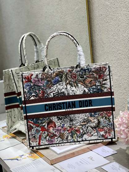 DI Large Book Tote Latte Multicolor Zodiac Embroidery, Latte Multicolor, For Women Women’s Handbags, Shoulder Bags, 42cm CD M1286ZRHP_M941