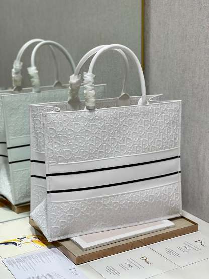 DI Large Book Tote White, For Women, Women’s Handbags 16.5in/42cm CD
