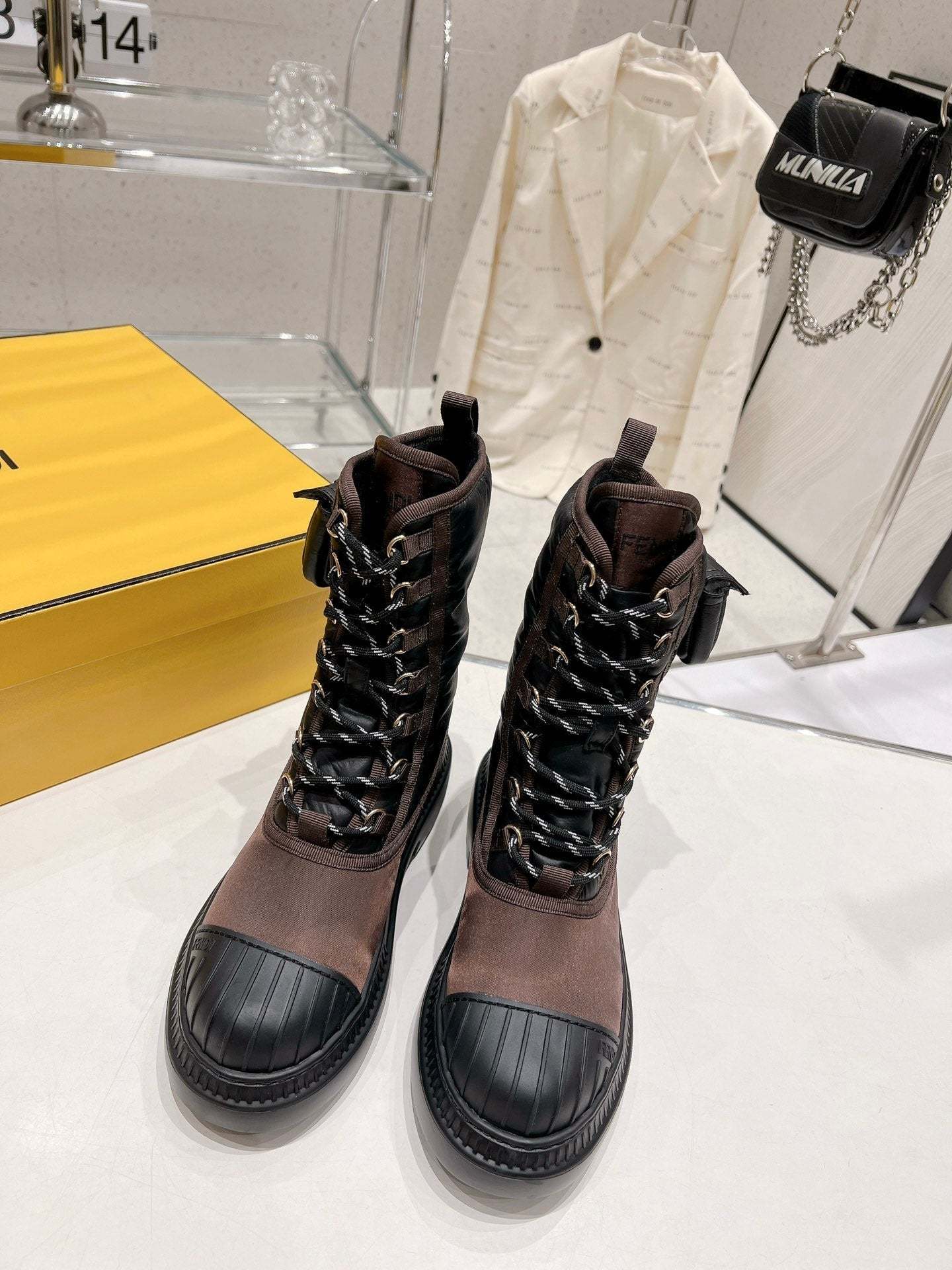 Luxury Shoes - FED - 240