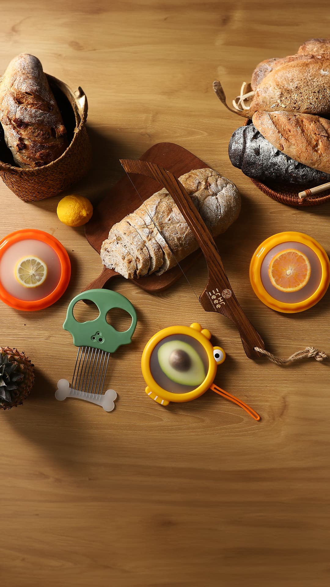 {"default":"reusable food storage container for storing fresh produce in the refrigerator"}
