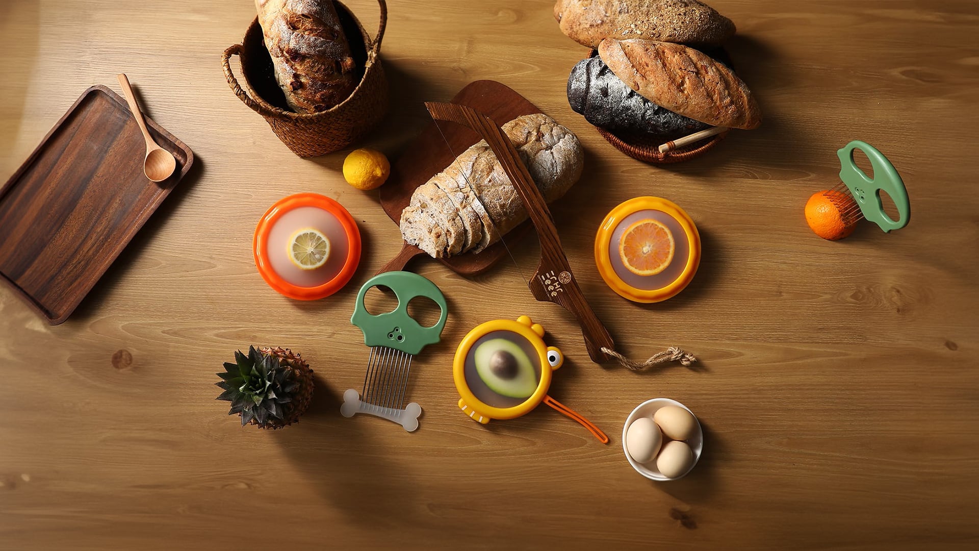 {"default":"Avocado Saver.reusable food storage containers for reducing plastic waste in everyday kitchens"}
