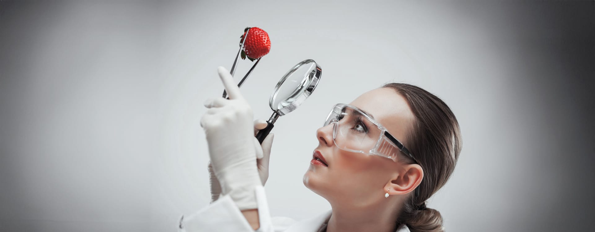 {"default":"organized fridge using reusable food storage containers to reduce food waste"}
