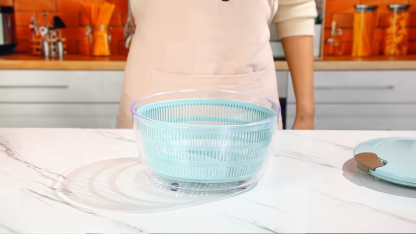 4.24 Qt Salad Spinner with Double Drain Holes