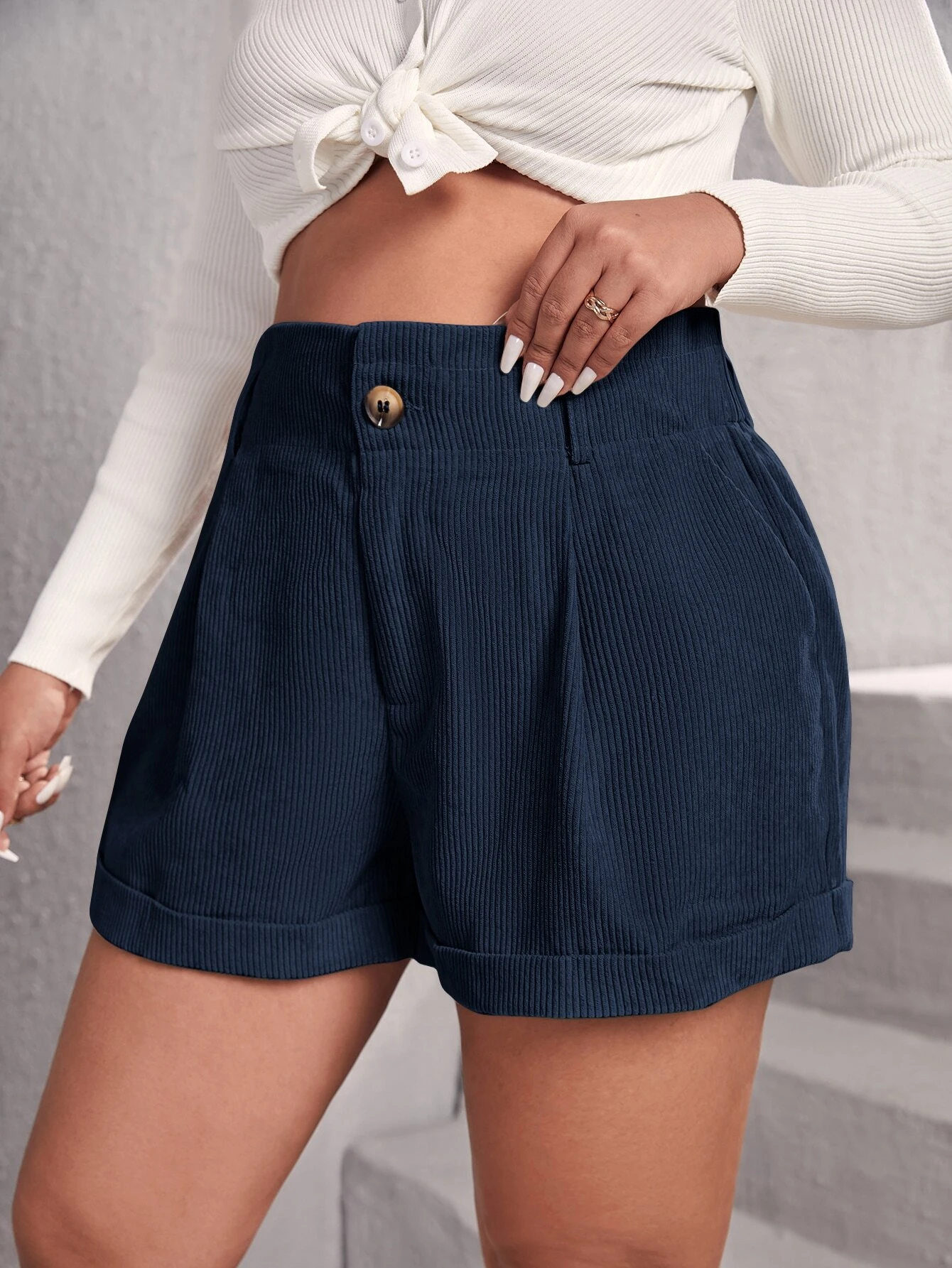 PLEATED SLANT POCKET CORDUROY SHORTS