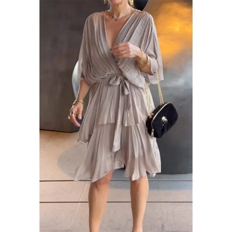 🔥🔥🔥🔥Women's V-neck lace-up pleated irregular cake dress