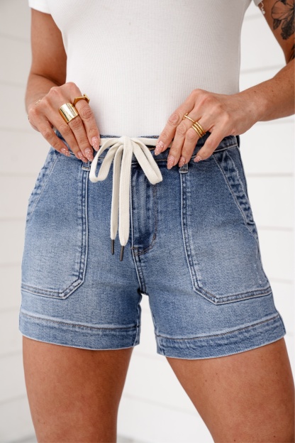 Women‘s Judy Blue Vintage Wash Jogger Shorts