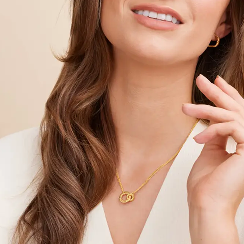 Radiant Connections Interlocking Circle Necklace with Engraving in Gold Vermeil-YAFEINI Personalized Jewelry
