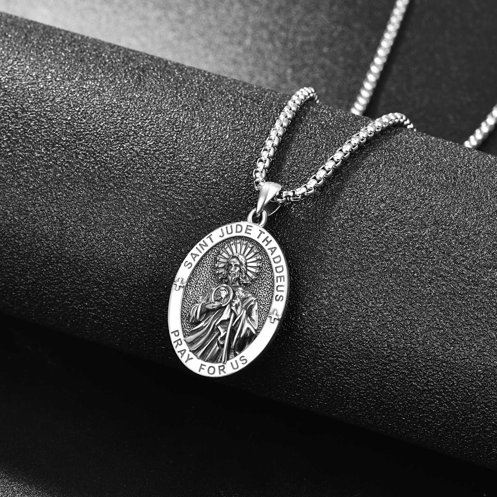 Sacred Elegance: Personalized Saint Jude Pendant in Sterling Silver-YAFEINI Personalized Jewelry