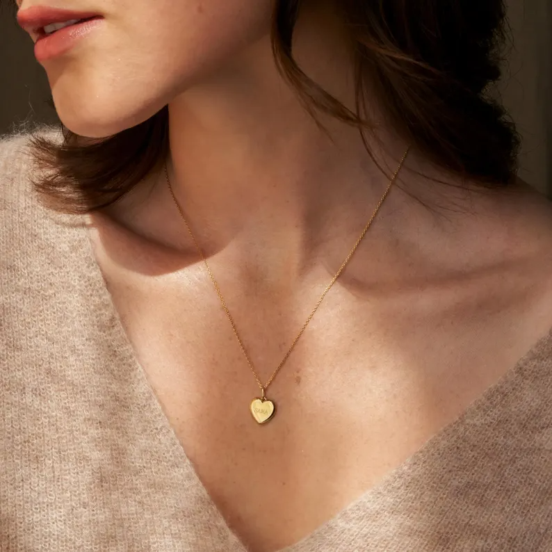 Engraved Name Heart Pendent Necklace In 14K Gold