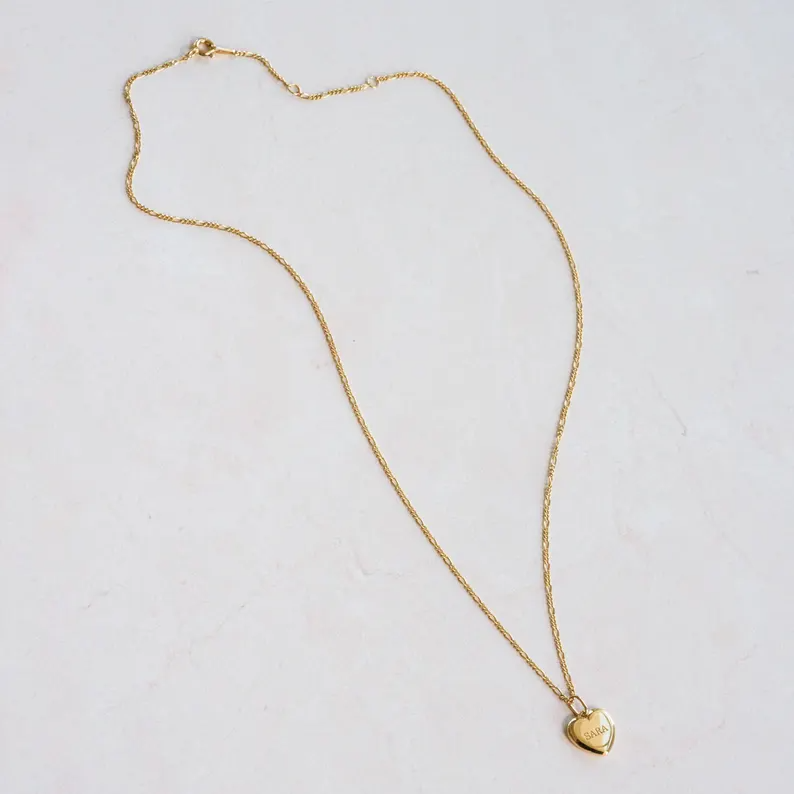 Engraved Name Heart Pendent Necklace In 14K Gold