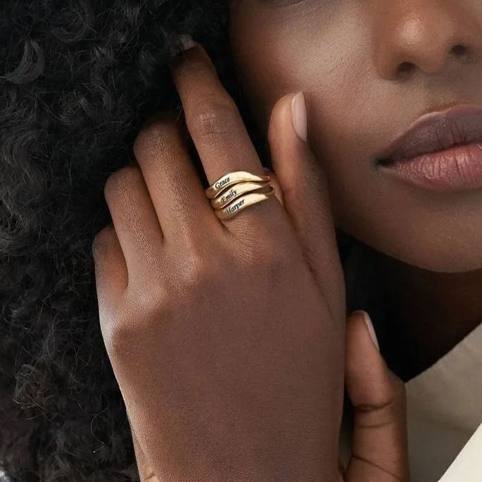 Stackable Wavy Name Ring in Gold Plating
