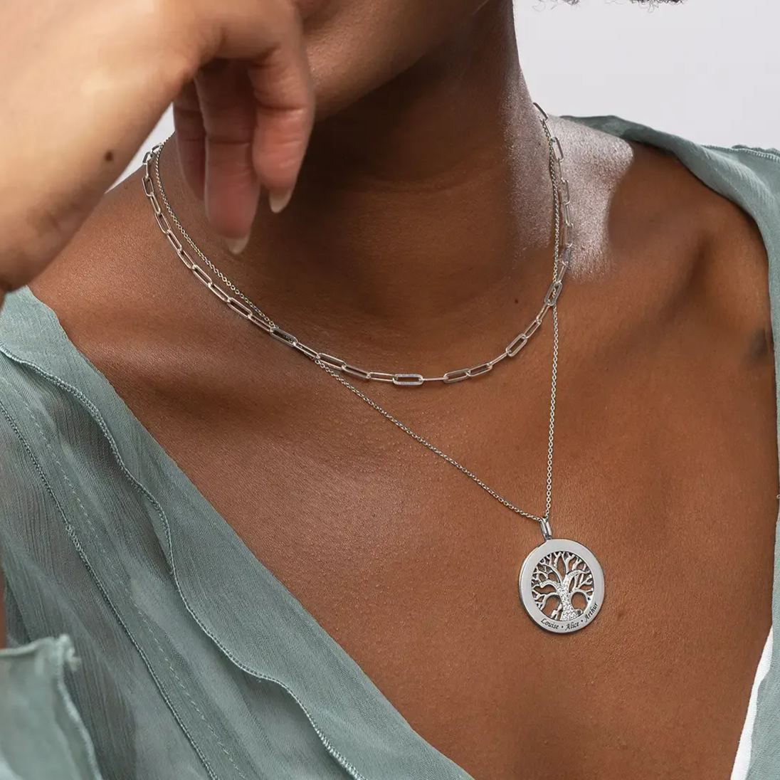 Life of tree Cubic Zirconia Circle Necklace In Sterling Silver With Engraved Words
