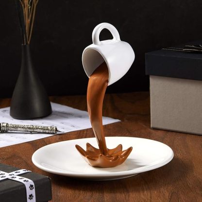 Spilled Coffee Mug Sculpture - Unique Pouring Coffee Cup Décor for Kitchen or Office ☕🎨"