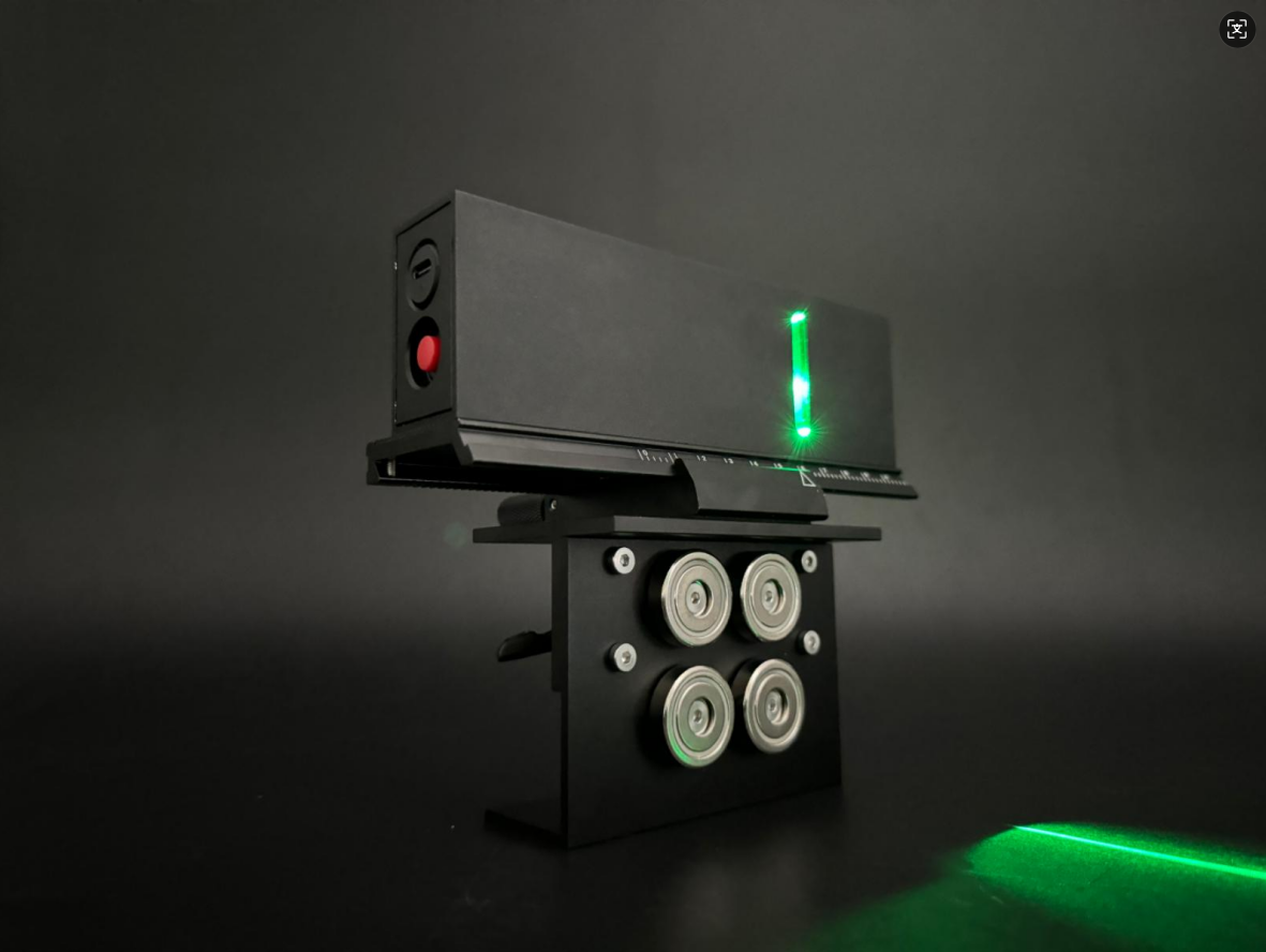 NEW ALIGNMENT DEVICE FOR BENDING MACHINE