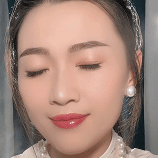 【A Touch of Three Colors】Golden Diamond Three-Color Eyeshadow Stick