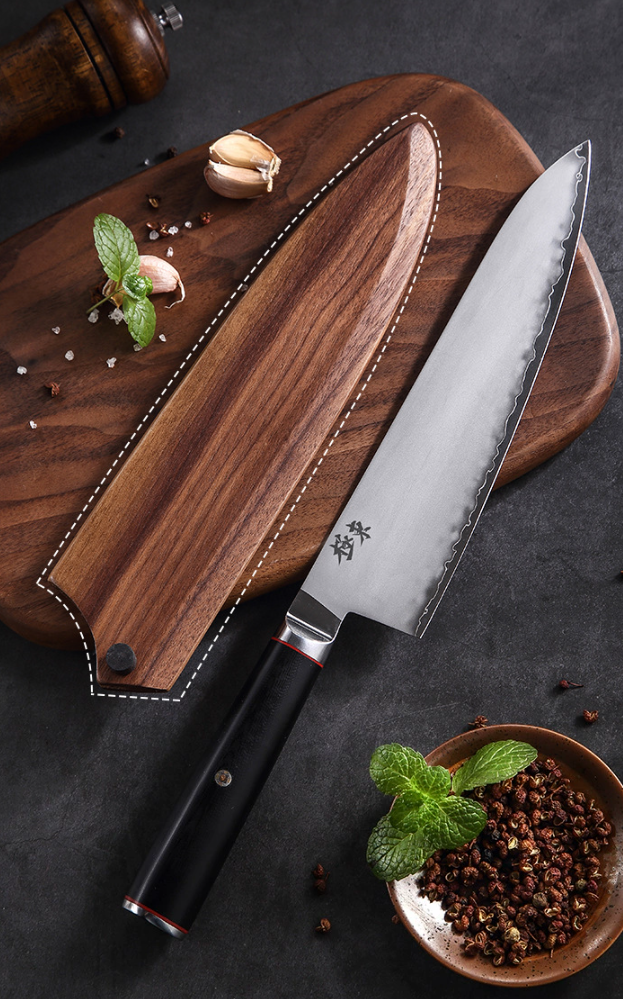 Includes a practical wooden sheath as a gift.