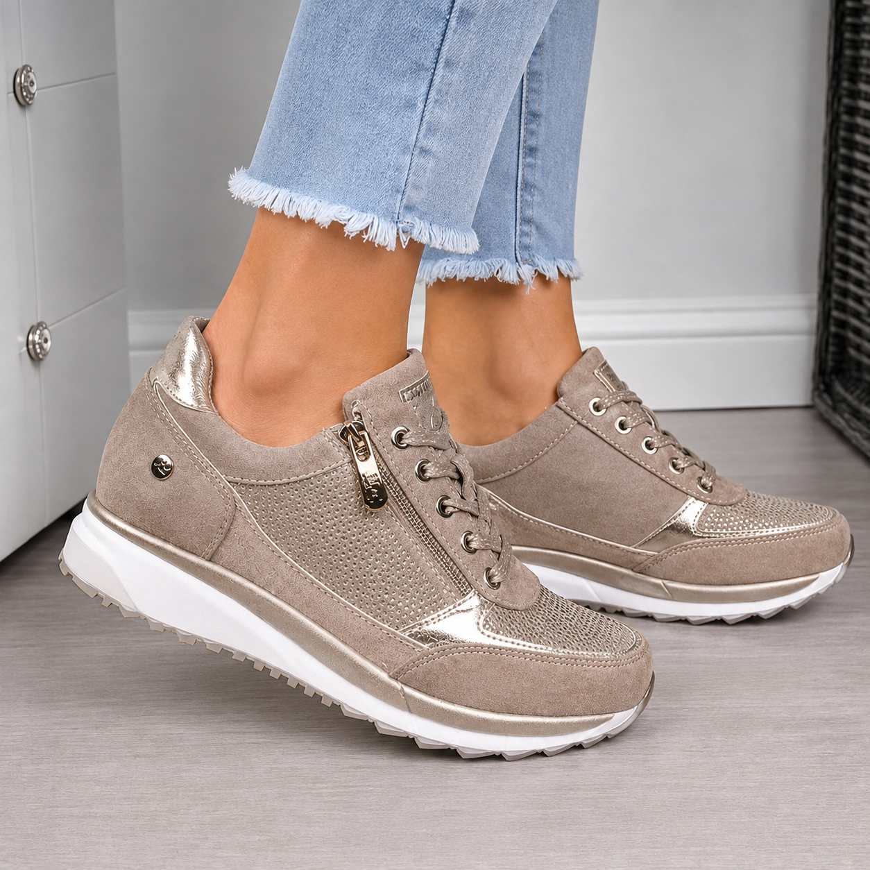 🔥Last Day 50% OFF - Women's Comfortable And Classic Soft-Soled Orthopaedic Sneakers