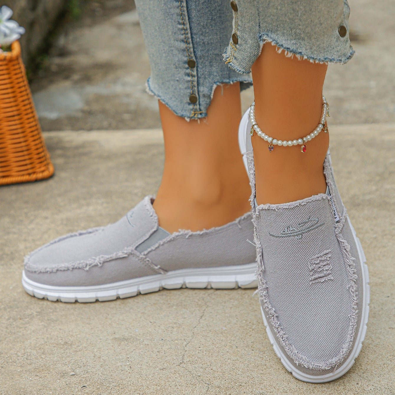 🔥Last Day Promotion 50% Off - Women's Orthopaedic Daisy Canvas Loafers | Ergonomic Wide-Fit Slip-On Shoes with Arch Support