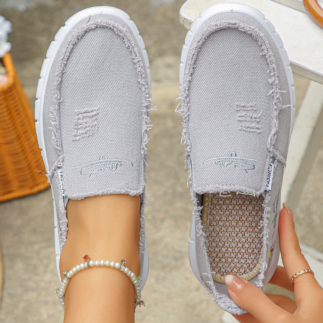 🔥Last Day Promotion 50% Off - Women's Orthopaedic Daisy Canvas Loafers | Ergonomic Wide-Fit Slip-On Shoes with Arch Support