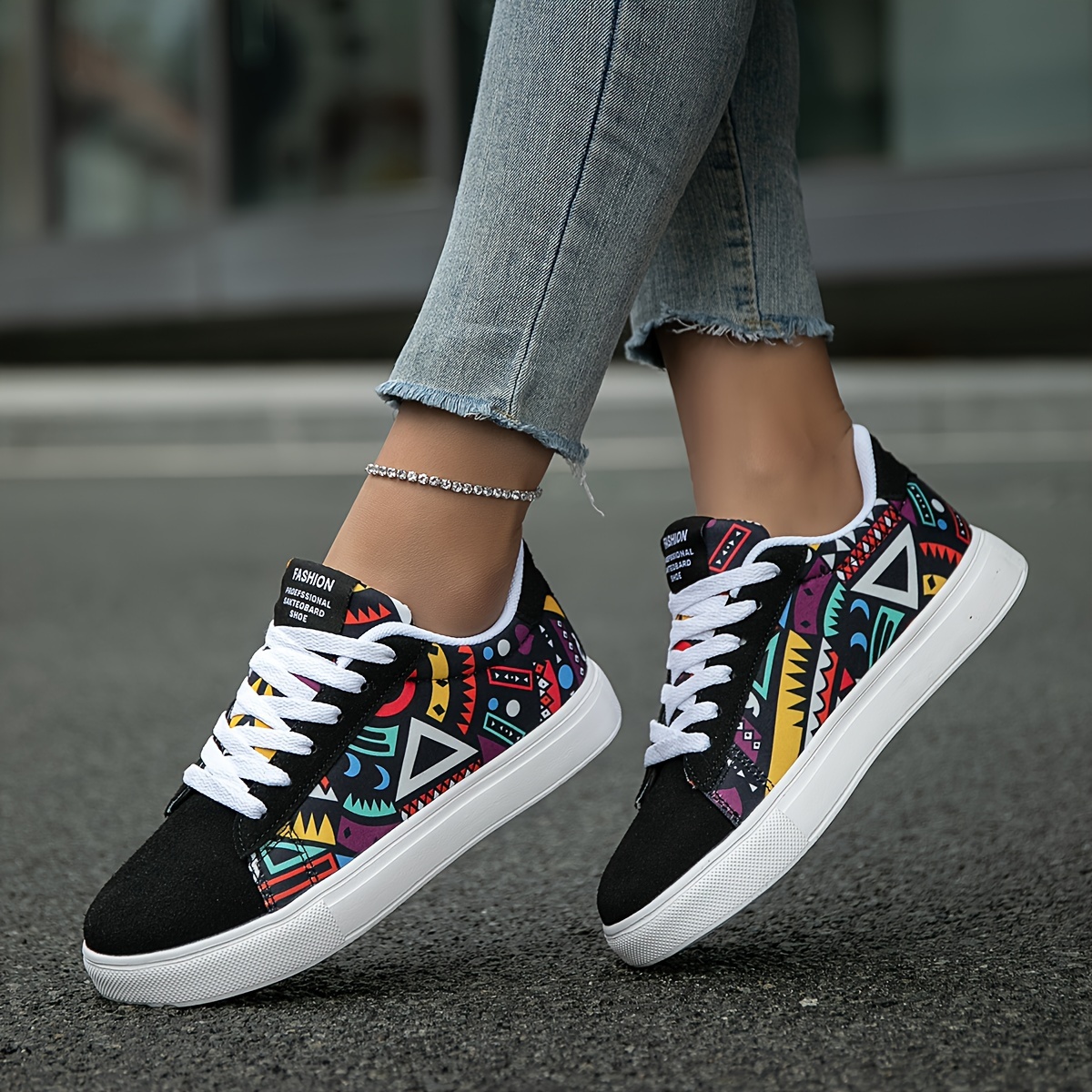 🔥Last Day Promotion 50% OFF - Women's Trendy Comfortable Graffiti Print Orthopedic Sneakers