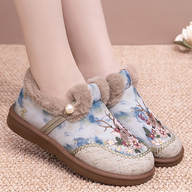 🔥Last Day Promotion 50% OFF - Women's Hand-Embroidered Deer-Motif Warm Casual Shoes