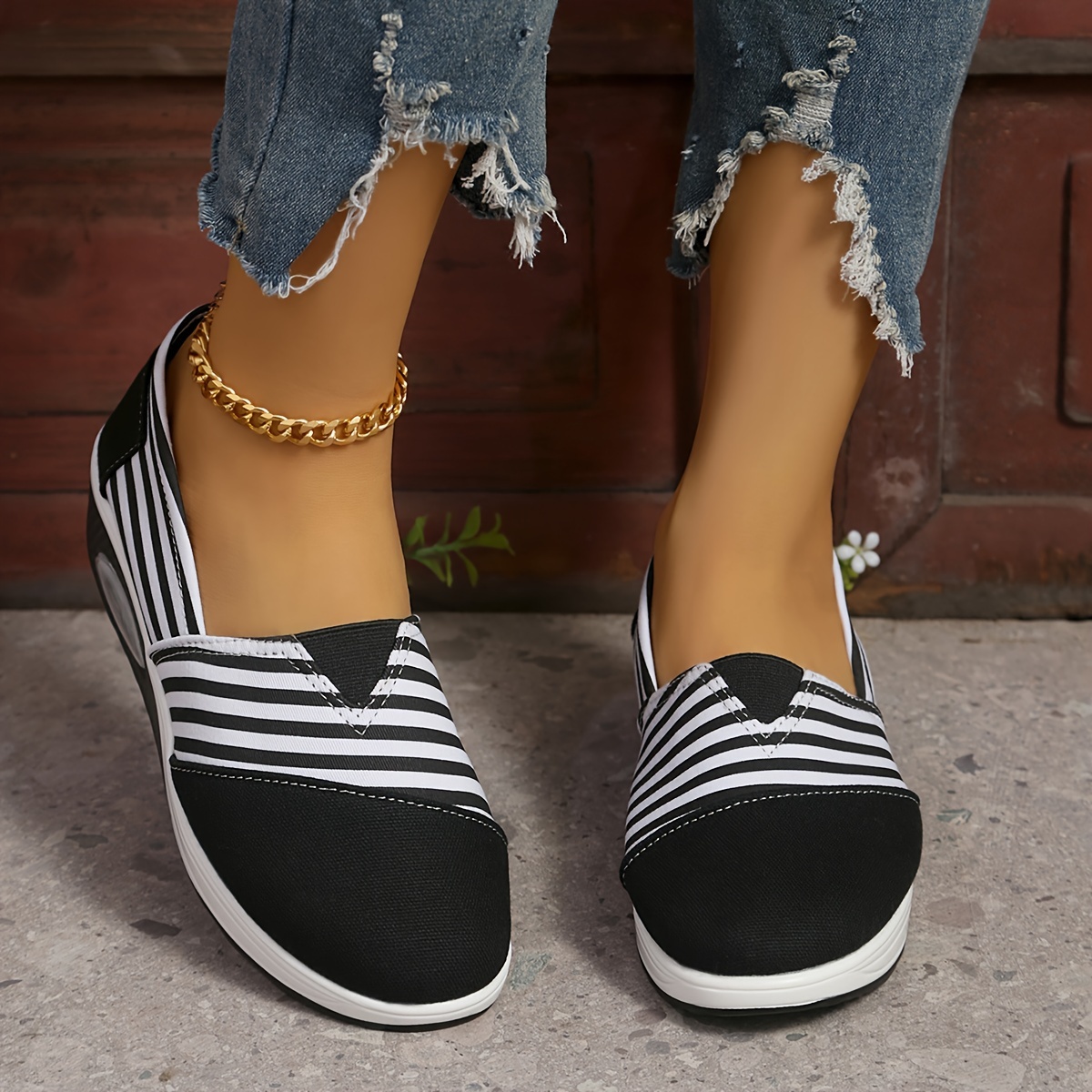 🔥Last Day Promotion 50% OFF - Women's Comfort Striped Slip-On Orthopaedic Sneakers