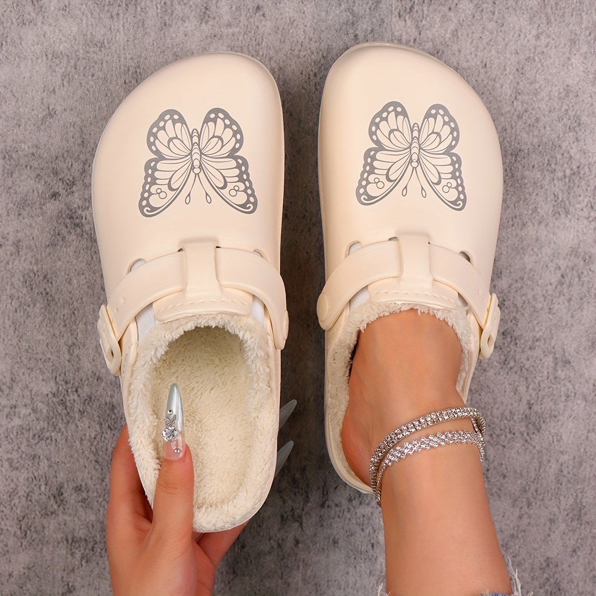🔥Last Day Promotion 50% OFF - Women's Soft Cozy Plush-Lined Butterfly Print Slip-On Slippers