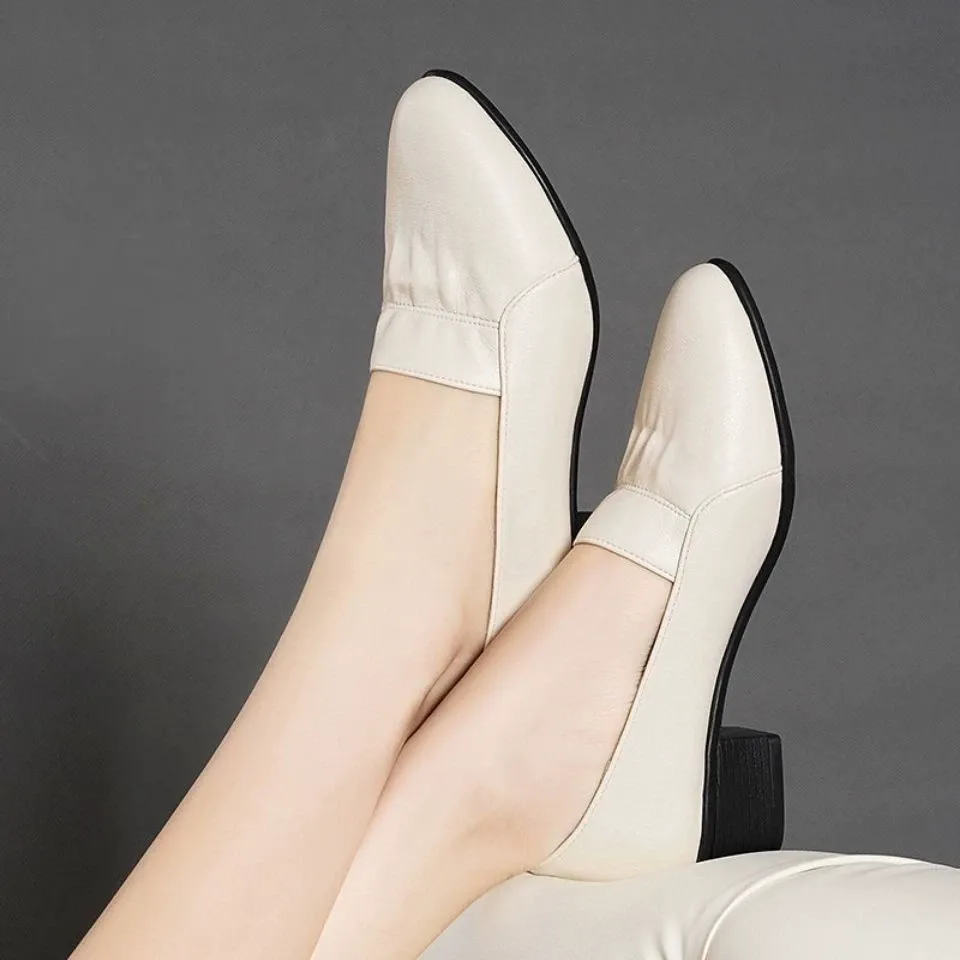 🔥Last Day Promotion 50% OFF - Women's Trendy Non-slip Soft Sole Short Heeled Leather Shoes