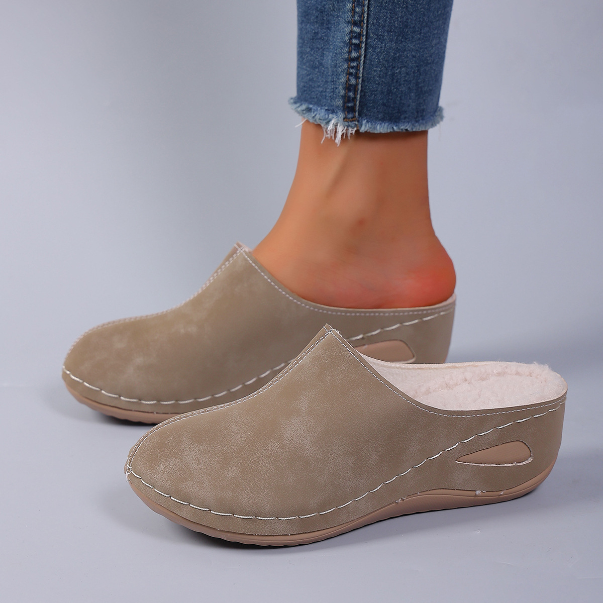 🔥Last Day Promotion 50% OFF - Women's Winter Plush Slip-On Slippers