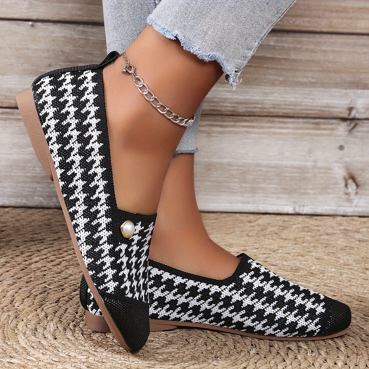 🔥Last Day Promotion 50% OFF - Women's Comfortable Breathable Pearl Embellished Round Toe Walking Shoes