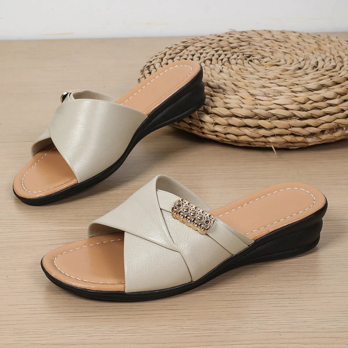 🔥Last Day Promotion 50% OFF - Women's Fashion Thick Bottom Leather Sandals