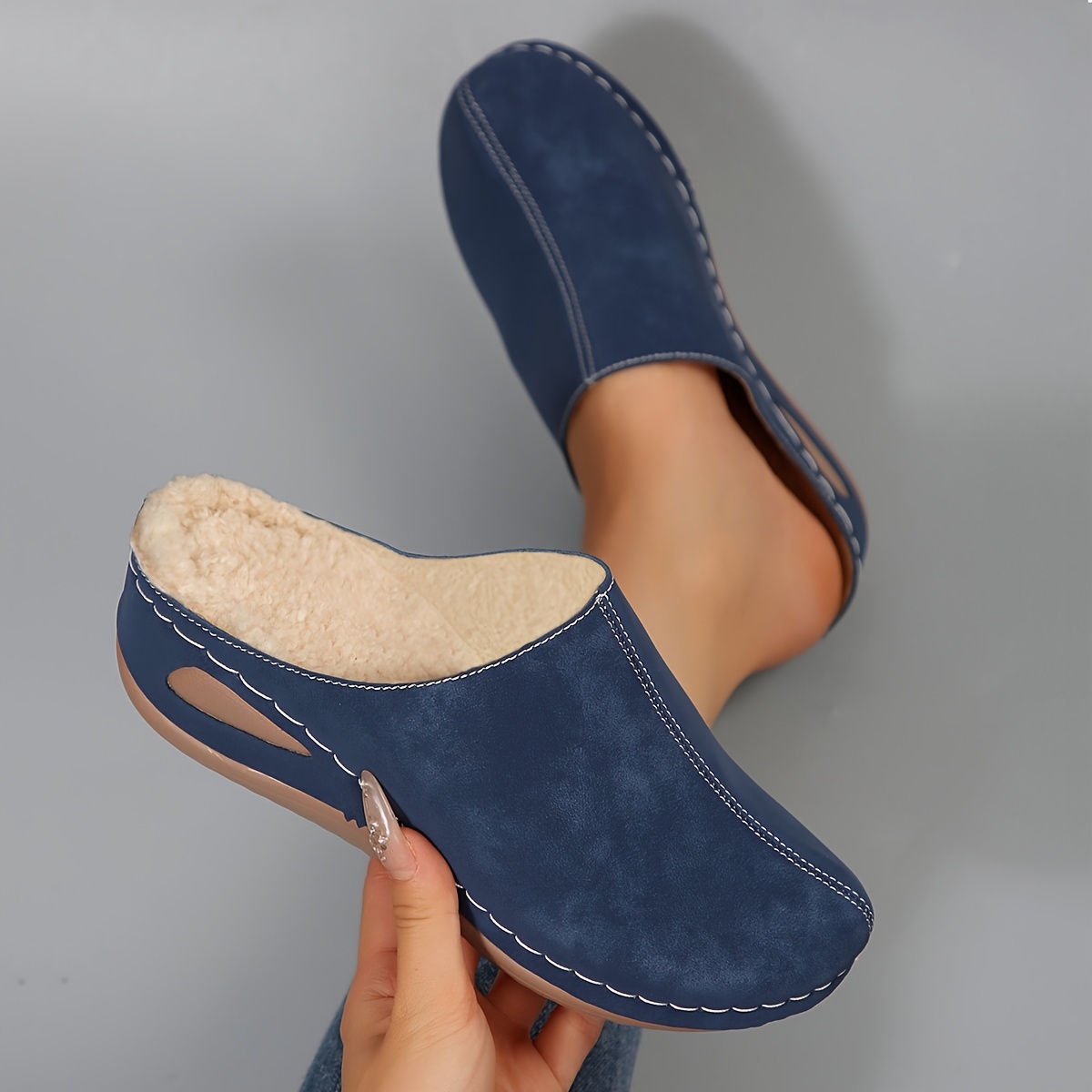 🔥Last Day Promotion 50% OFF - Women's Winter Plush Slip-On Slippers
