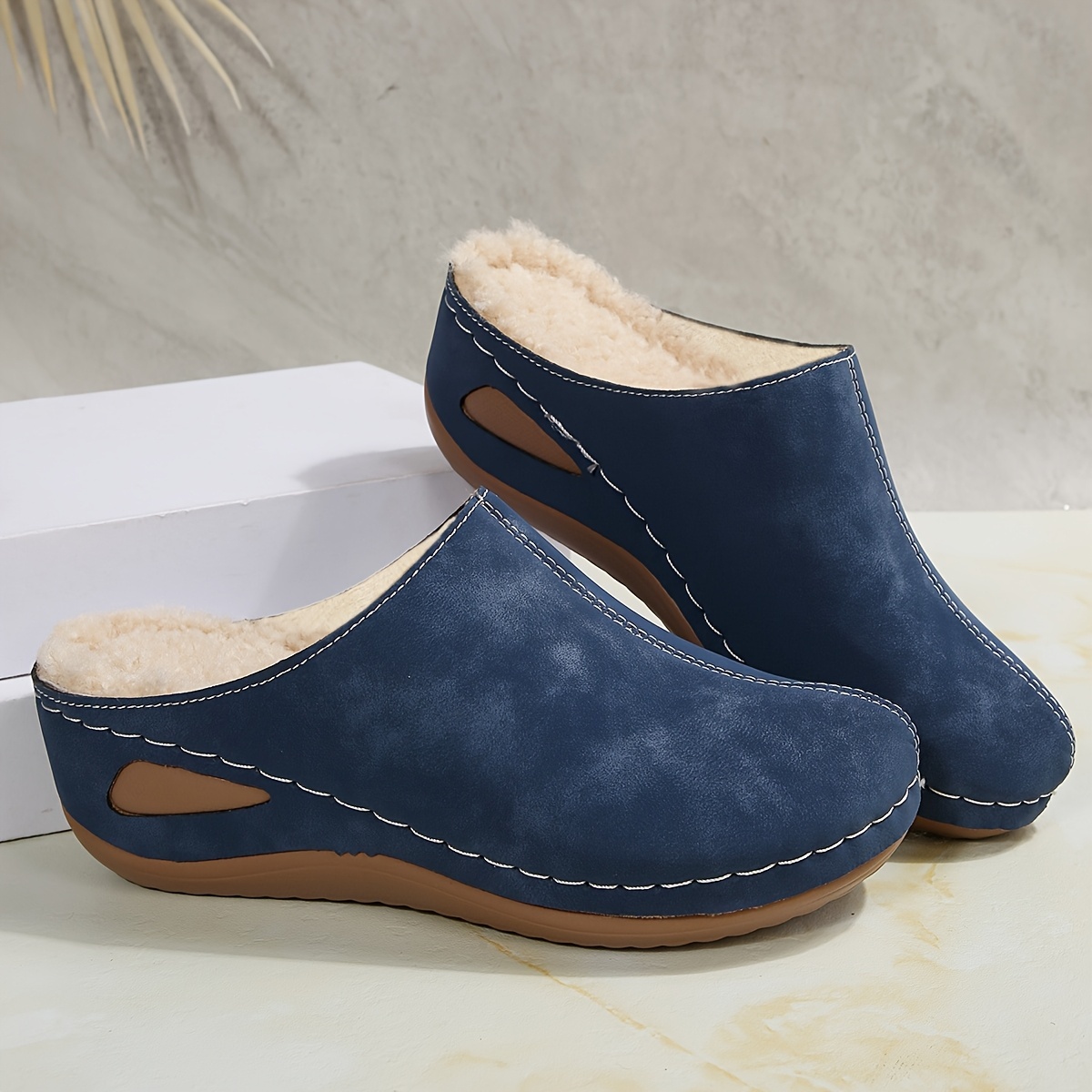 🔥Last Day Promotion 50% OFF - Women's Winter Plush Slip-On Slippers