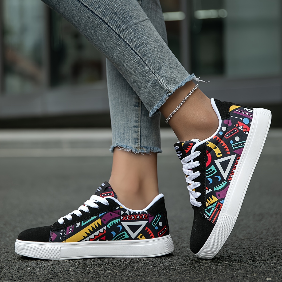 🔥Last Day Promotion 50% OFF - Women's Trendy Comfortable Graffiti Print Orthopedic Sneakers