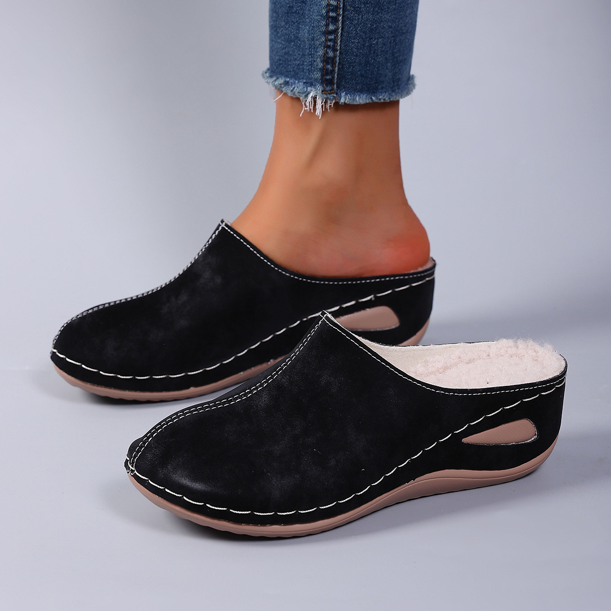 🔥Last Day Promotion 50% OFF - Women's Winter Plush Slip-On Slippers