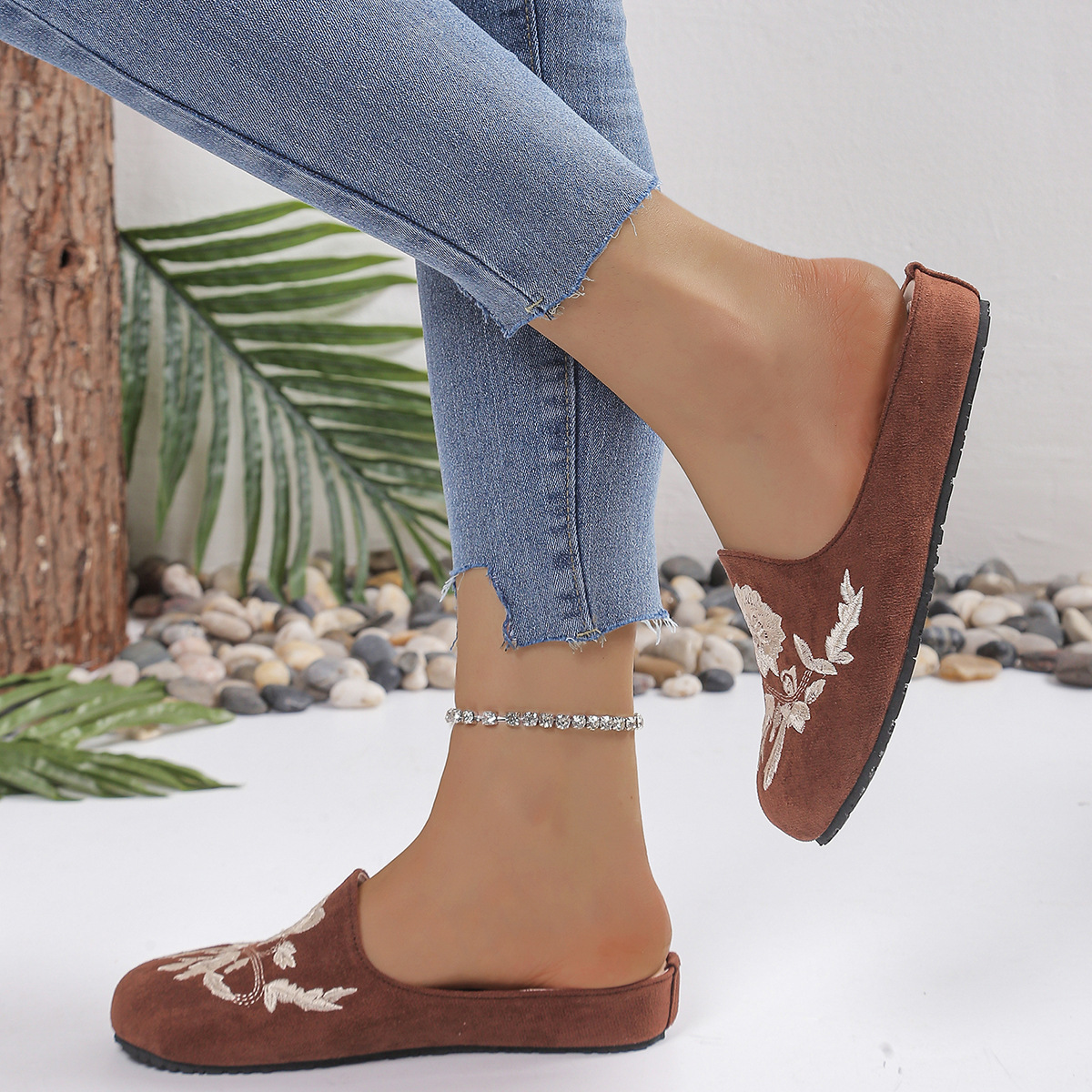 🔥Last Day Promotion 50% OFF - Women's Hand Embroidered Soft Sole Orthopaedic Sandals