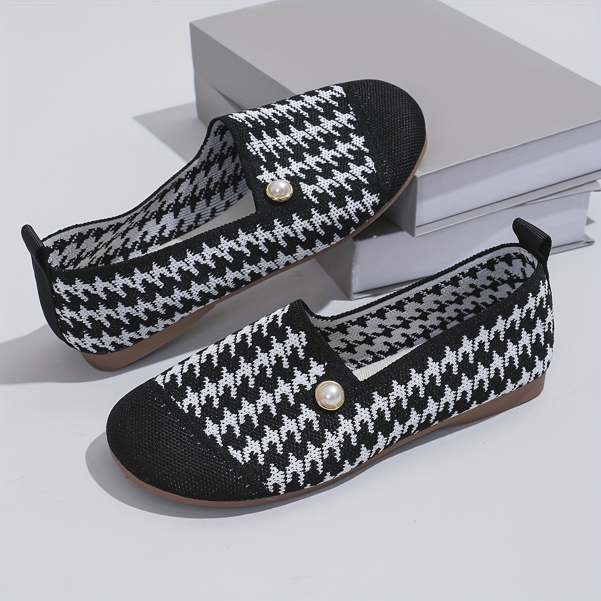🔥Last Day Promotion 50% OFF - Women's Comfortable Breathable Pearl Embellished Round Toe Walking Shoes