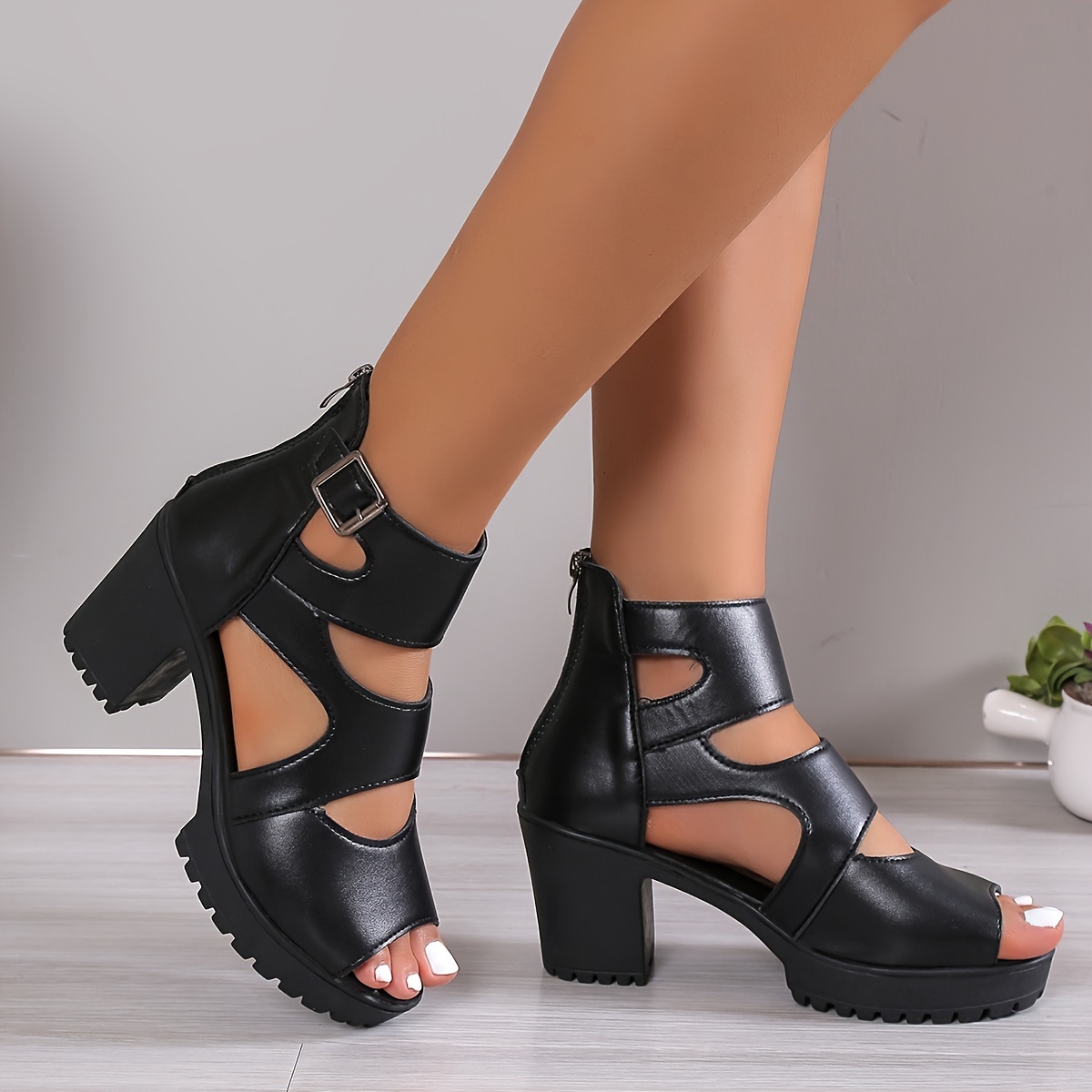 🔥Women's Elegant Thick High Heel Fish Mouth Cut-Out Leather Sandals